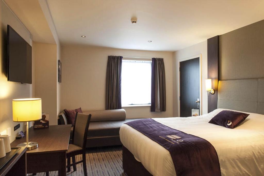 Premier Inn London Wandsworth Exterior foto