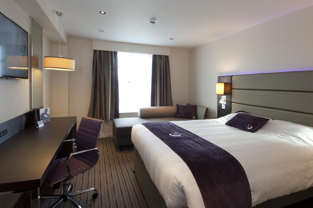 Premier Inn London Wandsworth Exterior foto